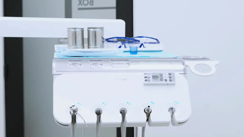 Instrumental odontológico estéril preparado en el box de CPH Salud