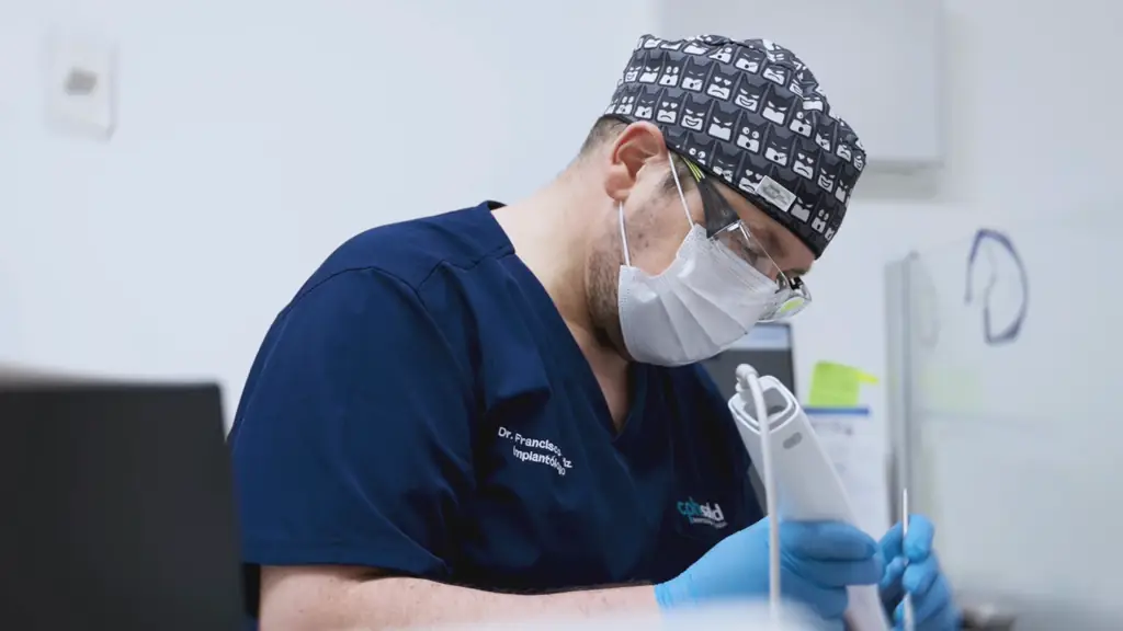 Radiografía panorámica dental en el monitor de diagnóstico de CPH Salud